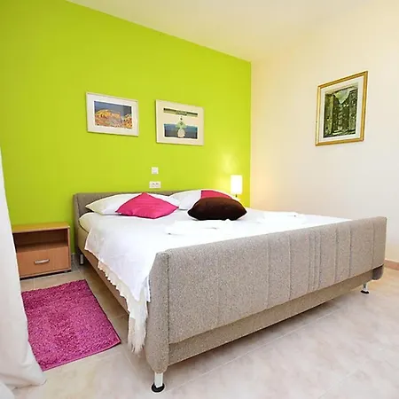 Apartment Lovely, Big, Apt1 With Privat Pool