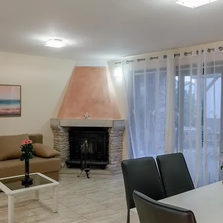 Lovely, Big, Apt1 With Privat Pool Peroj