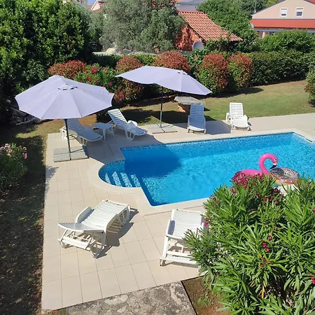 Lovely, Big, Apt1 With Privat Pool Apartman *