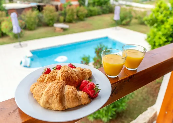 Lovely, Big, Apt1 With Privat Pool Peroj